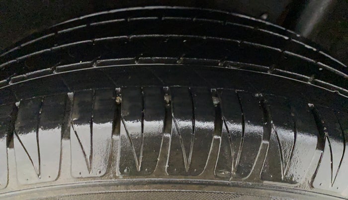 2018 Maruti Vitara Brezza ZDI PLUS DUAL TONE, Diesel, Manual, 21,138 km, Right Front Tyre Tread