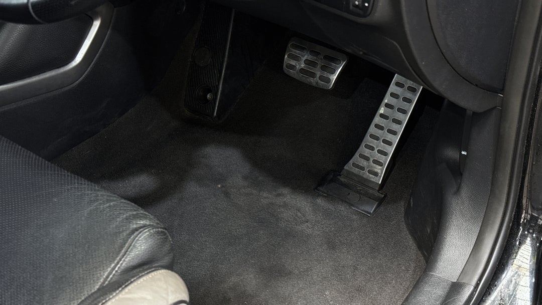 2015 Hyundai Veloster Sr Turbo, Automatic, 83696 km, Pedals and Footmat