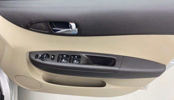 2014 Hyundai Elite i20 ASTA 1.2, Petrol, Manual, 68,874 km, Driver Side Door Panels Control