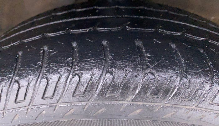 2018 Maruti Wagon R 1.0 VXI, Petrol, Manual, 55,842 km, Right Front Tyre Tread