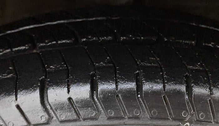 2012 Hyundai i10 MAGNA 1.1 IRDE2, Petrol, Manual, 57,637 km, Right Front Tyre Tread