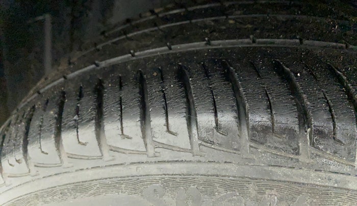 2017 Maruti Vitara Brezza VDI, Diesel, Manual, 52,160 km, Left Front Tyre Tread