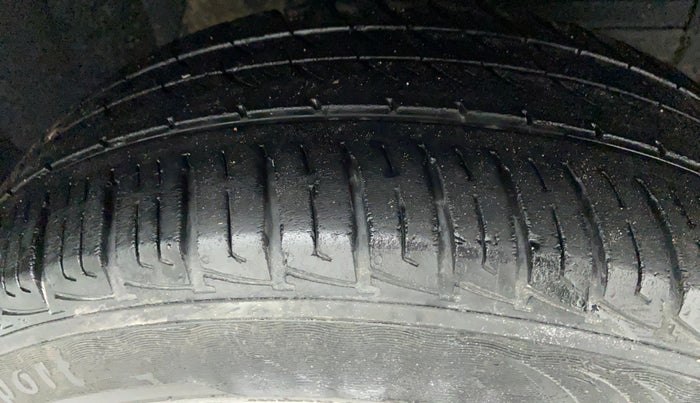 2017 Maruti Vitara Brezza VDI, Diesel, Manual, 52,160 km, Right Front Tyre Tread