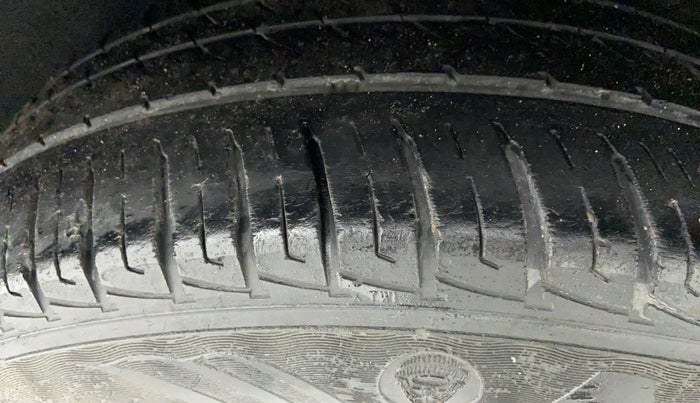 2017 Maruti Vitara Brezza VDI, Diesel, Manual, 52,160 km, Left Rear Tyre Tread