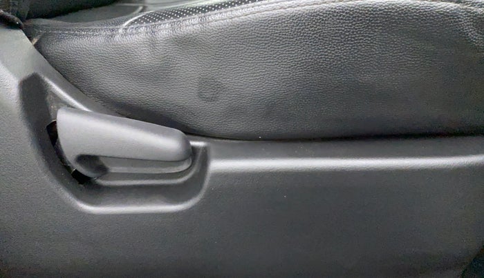 2017 Maruti Wagon R 1.0 LXI CNG, CNG, Manual, 36,847 km, Driver Side Adjustment Panel