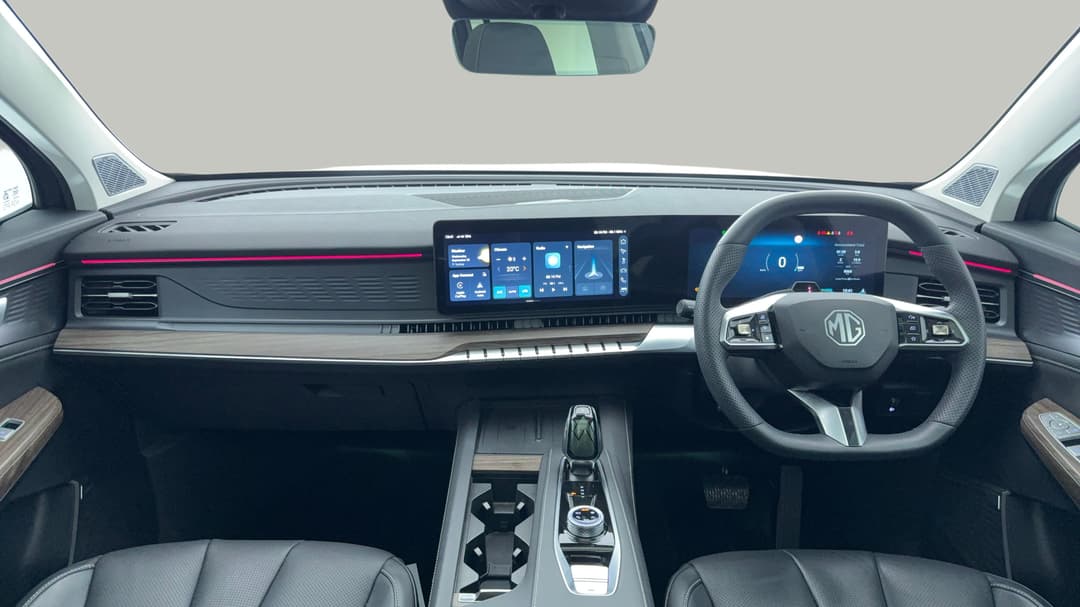 2025 MG MG Qs Essence AWD, Automatic, 8568 km, Dashboard View