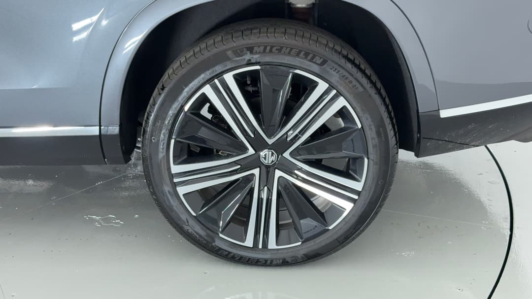 2025 MG MG Qs Essence AWD, Automatic, 8568 km, Left Rear Wheel