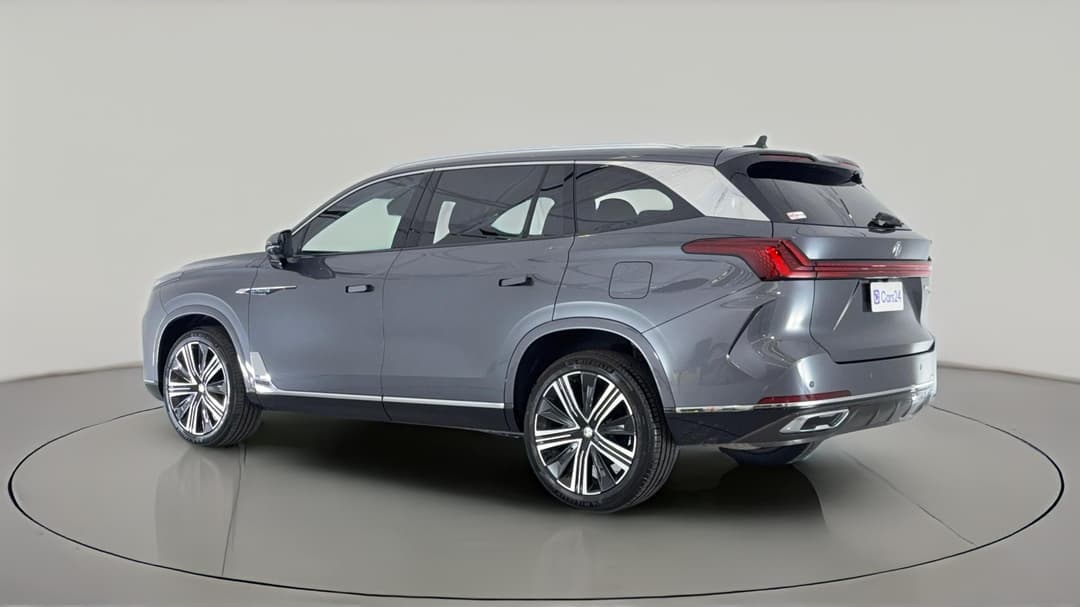 2025 MG MG Qs Essence AWD, Automatic, 8568 km, Left Back Diagonal (45- Degree) View