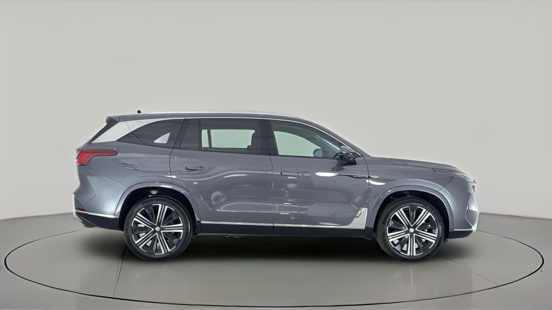 2025 MG MG Qs Essence AWD, Automatic, 8568 km, Right Side View
