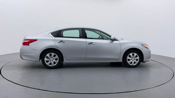NISSAN ALTIMA-Right Side View