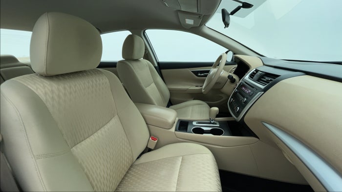 NISSAN ALTIMA-Right Side Front Door Cabin View