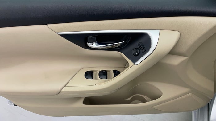 NISSAN ALTIMA-Driver Side Door Panels Controls