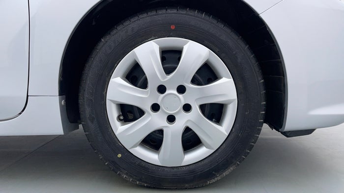 NISSAN ALTIMA-Right Front Tyre