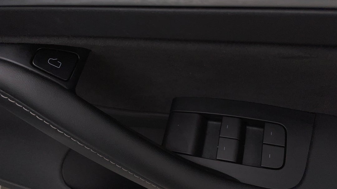 2021 Tesla Model 3 Standard Range Rwd, Automatic, 66984 km, Drivers Side Door Panel Controls