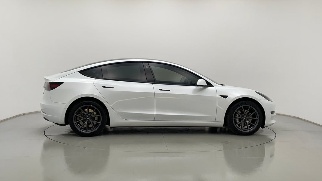 2021 Tesla Model 3 Standard Range Rwd, Automatic, 66984 km, Right Side View
