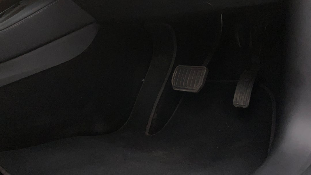 2021 Tesla Model 3 Standard Range Rwd, Automatic, 66984 km, Pedals and Footmat