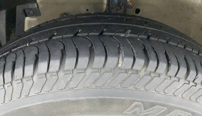 2017 Maruti Swift LXI OPT, Petrol, Manual, 15,378 km, Left Front Tyre Tread