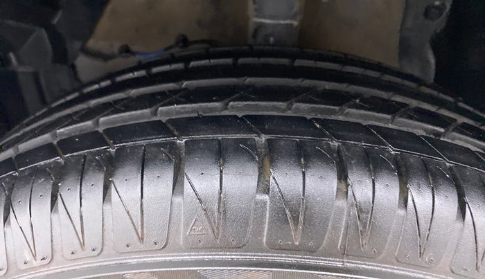 2016 Maruti S Cross ZETA 1.3, Diesel, Manual, 99,023 km, Left Front Tyre Tread