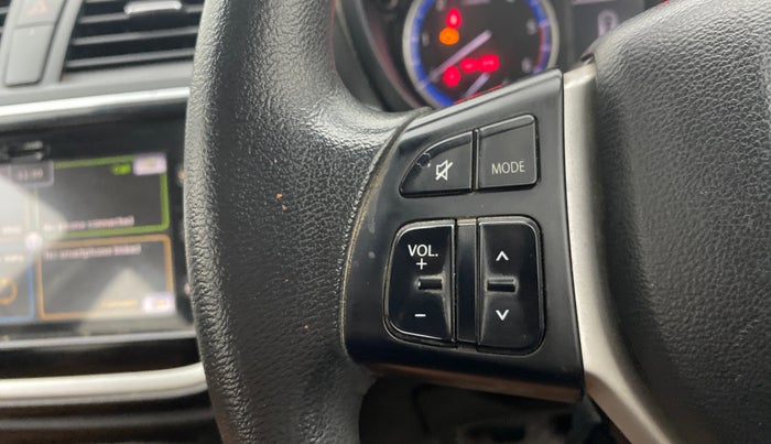 2016 Maruti S Cross ZETA 1.3, Diesel, Manual, 99,023 km, Steering wheel - Sound system control not functional