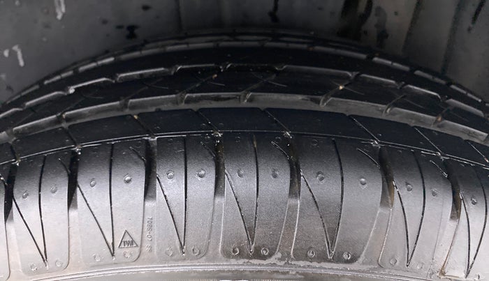 2016 Maruti S Cross ZETA 1.3, Diesel, Manual, 99,023 km, Left Rear Tyre Tread