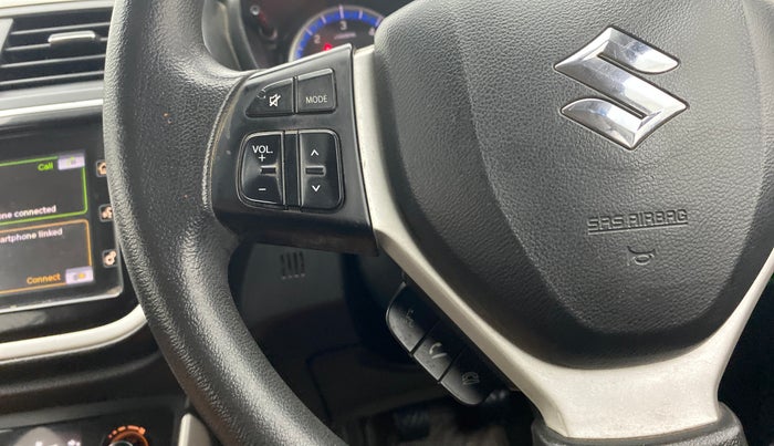 2016 Maruti S Cross ZETA 1.3, Diesel, Manual, 99,023 km, Steering wheel - Phone control not functional