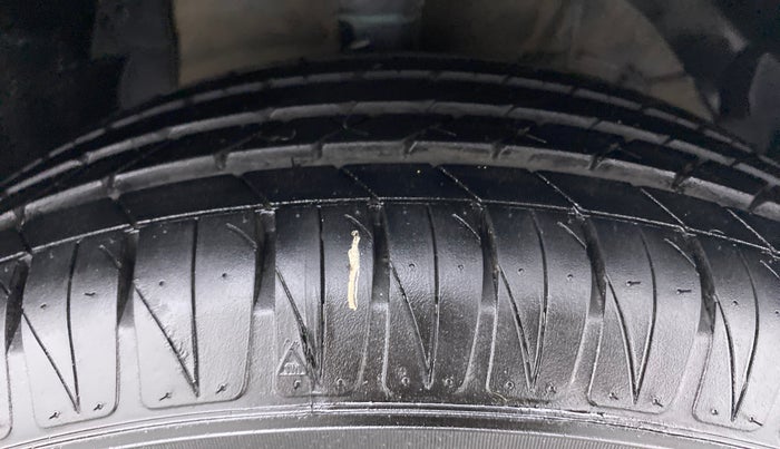 2016 Maruti S Cross ZETA 1.3, Diesel, Manual, 99,023 km, Right Front Tyre Tread
