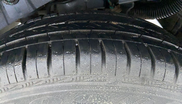 2013 Hyundai Santro Xing GL PLUS, CNG, Manual, 94,110 km, Left Rear Tyre Tread