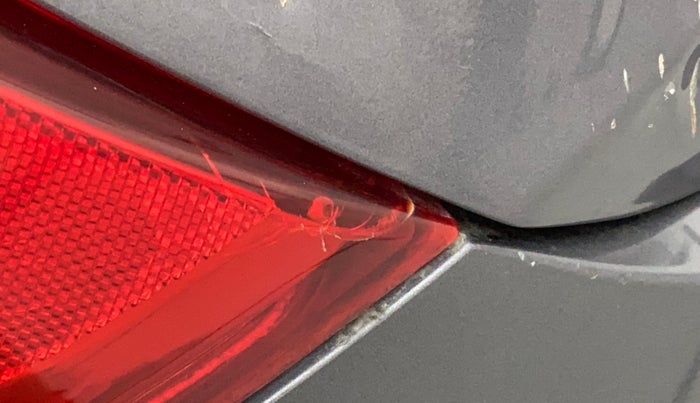 2017 Hyundai Eon MAGNA +, Petrol, Manual, 71,979 km, Left tail light - Minor damage