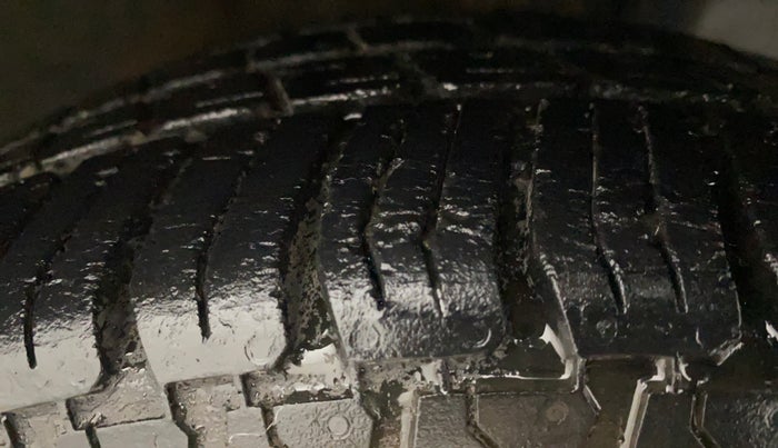 2017 Hyundai Eon MAGNA +, Petrol, Manual, 71,979 km, Right Front Tyre Tread
