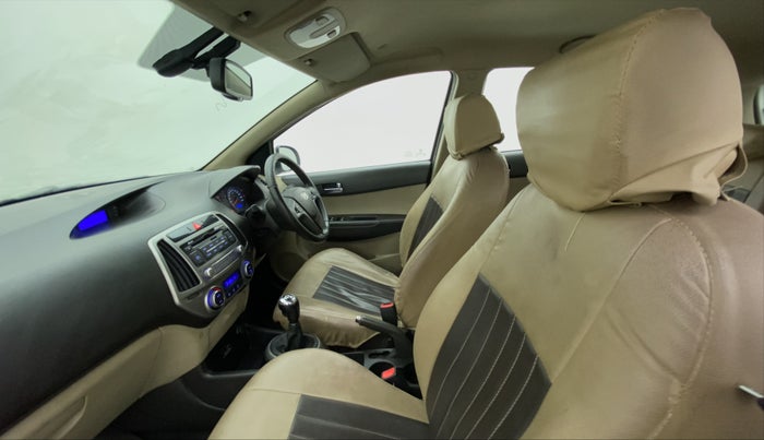 2013 Hyundai i20 SPORTZ 1.4 CRDI, Diesel, Manual, 71,977 km, Right Side Front Door Cabin