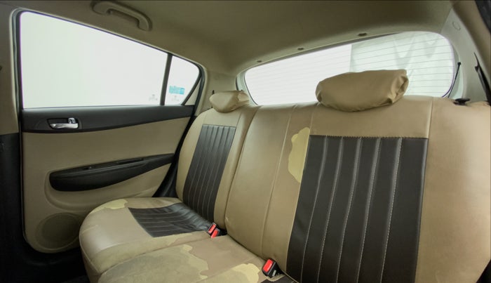 2013 Hyundai i20 SPORTZ 1.4 CRDI, Diesel, Manual, 71,977 km, Right Side Rear Door Cabin