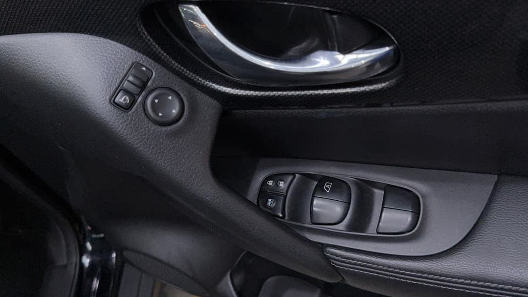 2016 Nissan X-trail Ti (4x4), Automatic, 135549 km, Drivers Side Door Panel Controls