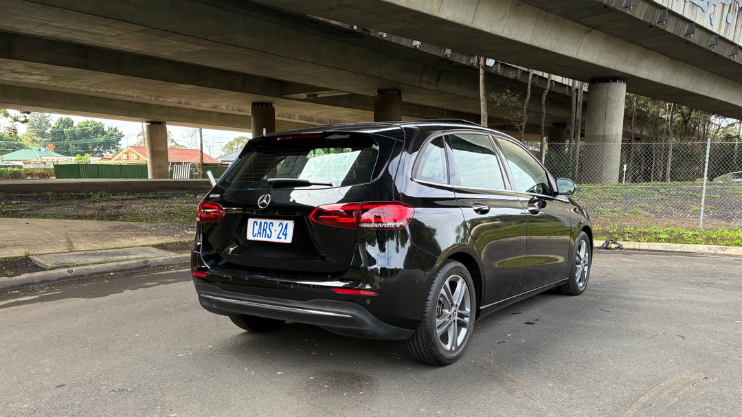 Right Back Diagonal (45- Degree) View