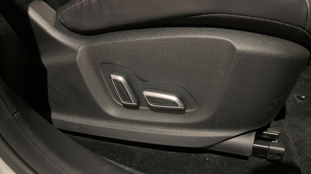 2022 MG HS +ev Phev Essence, Automatic, 49182 km, Drivers Side Adjustment Panel