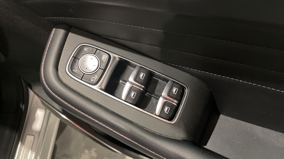 2022 MG HS +ev Phev Essence, Automatic, 49182 km, Drivers Side Door Panel Controls