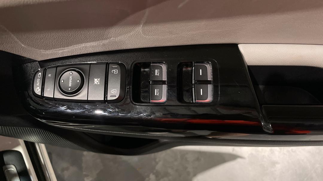 2016 Kia Sportage Gt-line (AWD), Automatic, 92372 km, Drivers Side Door Panel Controls