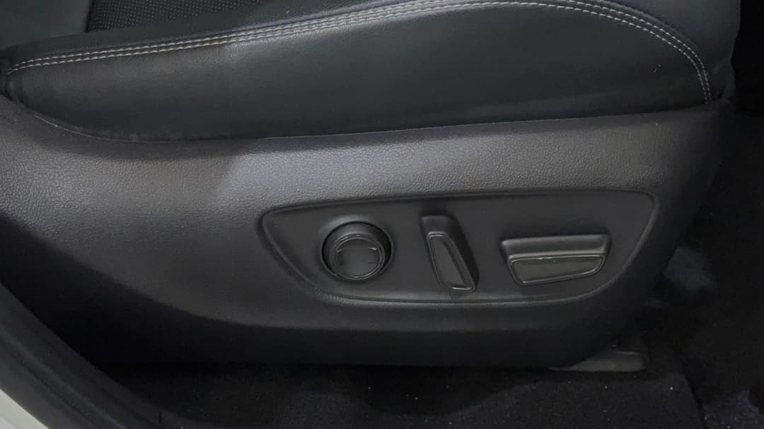 2024 Toyota RAV4 Cruiser (AWD) Hybrid, Automatic, 10541 km, Drivers Side Adjustment Panel