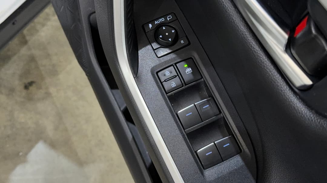2024 Toyota RAV4 Cruiser (AWD) Hybrid, Automatic, 10541 km, Drivers Side Door Panel Controls