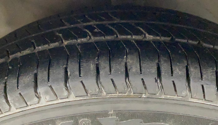2013 Hyundai Santro Xing GL, CNG, Manual, 63,686 km, Left Front Tyre Tread