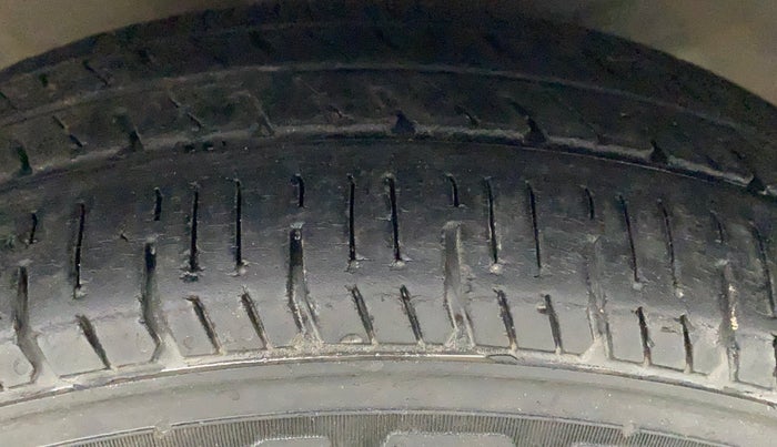 2013 Hyundai Santro Xing GL, CNG, Manual, 63,686 km, Right Front Tyre Tread