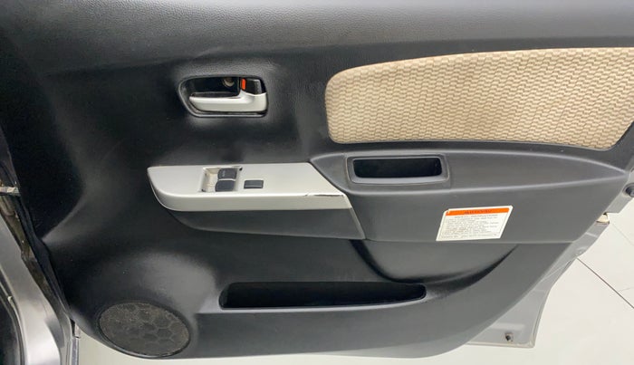 2017 Maruti Wagon R 1.0 LXI CNG, CNG, Manual, 68,494 km, Driver Side Door Panels Control