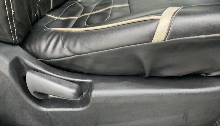 2017 Maruti Wagon R 1.0 LXI CNG, CNG, Manual, 68,494 km, Driver Side Adjustment Panel