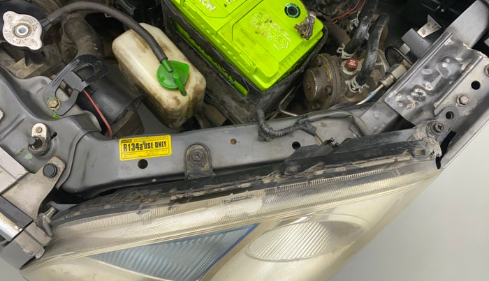 2017 Maruti Wagon R 1.0 LXI CNG, CNG, Manual, 68,494 km, Left headlight - Clamp has minor damage