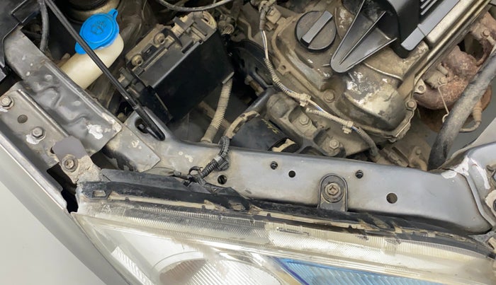 2017 Maruti Wagon R 1.0 LXI CNG, CNG, Manual, 68,494 km, Right headlight - Clamp has minor damage
