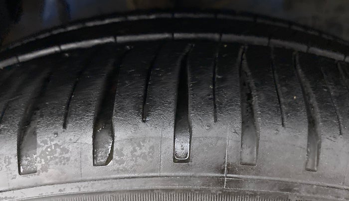 2014 Tata Zest XT PETROL, Petrol, Manual, 1,19,817 km, Right Front Tyre Tread