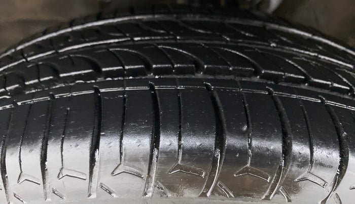2014 Maruti Wagon R Stingray VXI, Petrol, Manual, 56,743 km, Left Front Tyre Tread