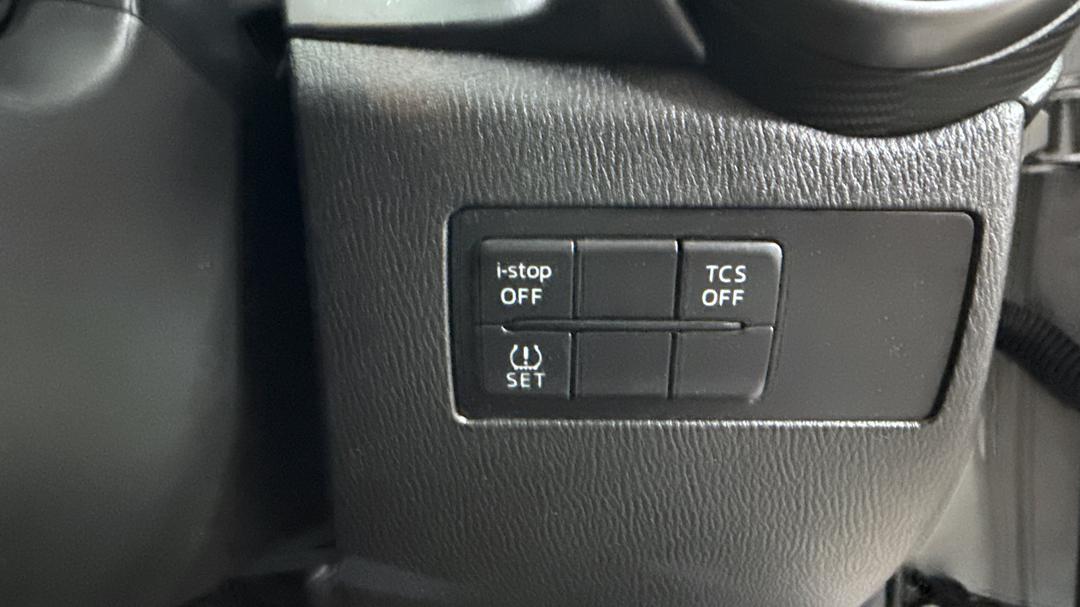 2020 Mazda CX-3 Maxx Sport (FWD), Automatic, 112237 km, Utility Switches/Buttons