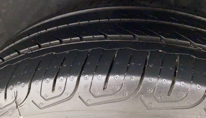 2017 Volkswagen Ameo COMFORTLINE 1.2, Petrol, Manual, 54,491 km, Left Rear Tyre Tread