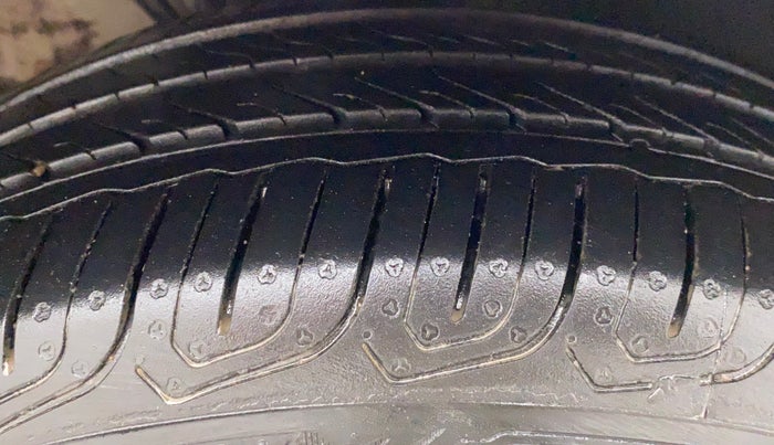 2017 Volkswagen Ameo COMFORTLINE 1.2, Petrol, Manual, 54,491 km, Right Front Tyre Tread