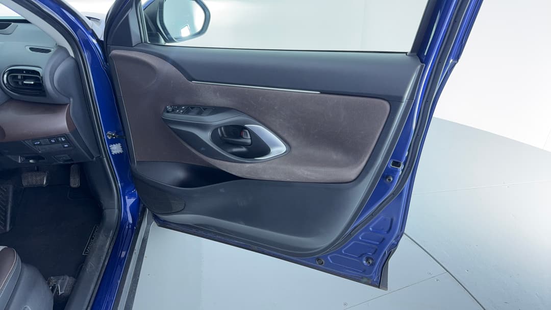 2022 Toyota Yaris Cross Urban Hybrid, Automatic, 51757 km, Speaker View
